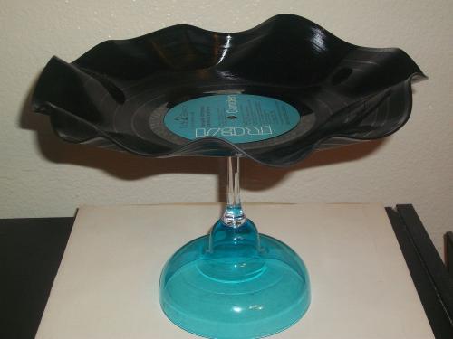 Панно из виниловых пластинок. 7 интерьерных обновок которые можно сделать из старых виниловых пластинок