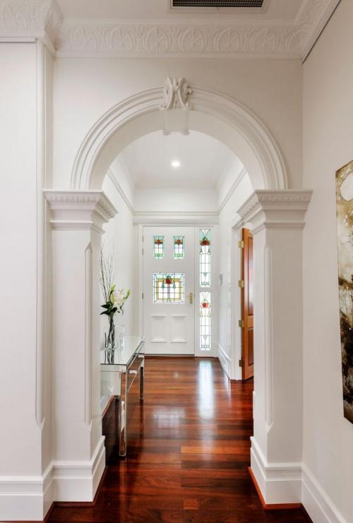 Освещение в узком коридоре. Выбор источников освещения с учетом специфики помещения