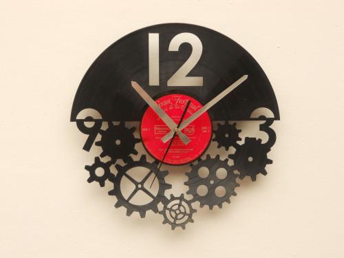 Панно из виниловых пластинок. 7 интерьерных обновок которые можно сделать из старых виниловых пластинок