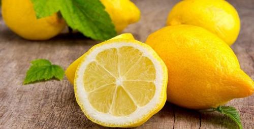 Вода с лимоном рецепт. Чудесные особенности приема теплой воды с лимоном натощак. Рецепт напитка
