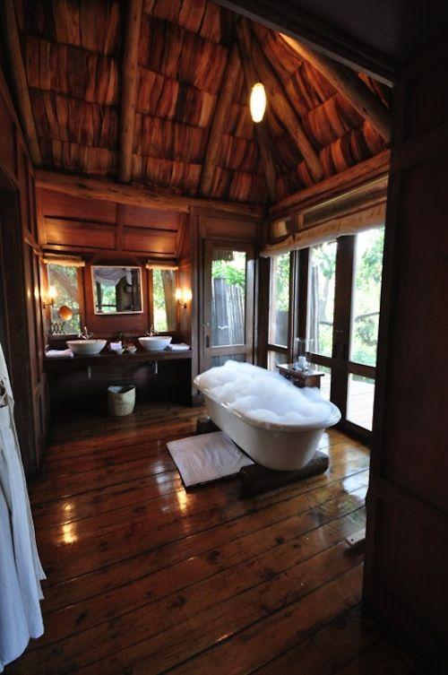 Натуральное дерево в ванной. Ванная комната под дерево, практические советы по применению различных материалов.