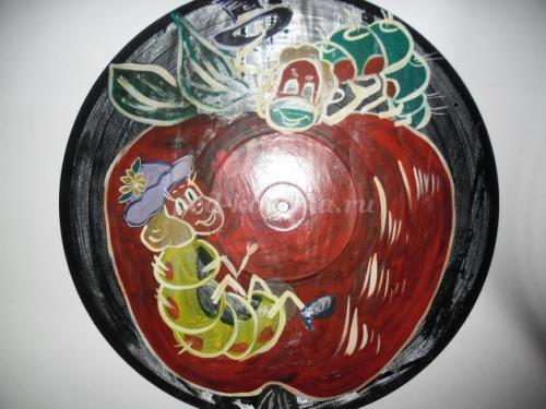 Что можно сделать из старых пластинок. Ваза для фруктов 08