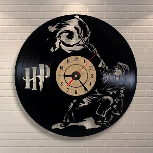 Как вырезать из пластинки. Как сделать часы из пластинки своими руками?