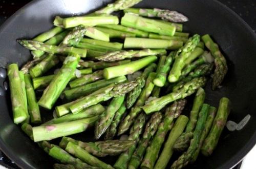 Как приготовить замороженную спаржу. Как вкусно пожарить спаржу - классический рецепт