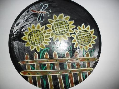 Что можно сделать из старых пластинок. Ваза для фруктов 09