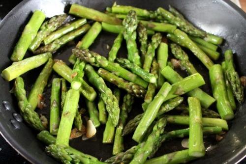Как приготовить замороженную спаржу. Как вкусно пожарить спаржу - классический рецепт