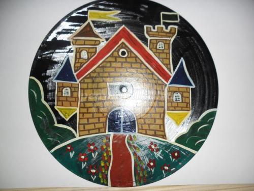 Что можно сделать из старых пластинок. Ваза для фруктов 07