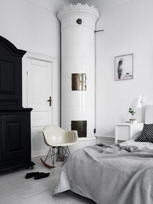 Черный, белый и фаянсовая печь: скандинавский минимализм по-шведски 05