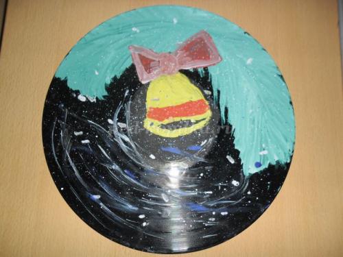 Что можно сделать из старых пластинок. Ваза для фруктов 14