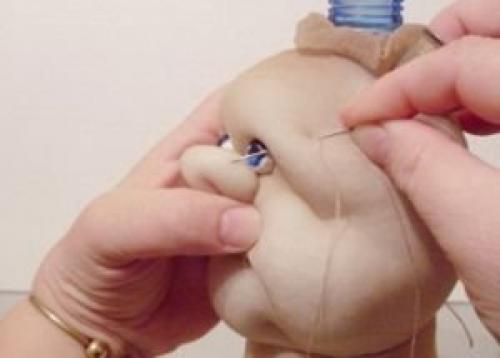 Кукла своими руками из пластиковой бутылки. Куклы из пластиковых бутылок своими руками. Быстро и красиво 14 Кукла своими руками из пластиковой бутылки. Куклы из пластиковых бутылок своими руками. Быстро и красиво 14