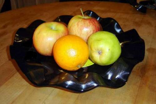 Что можно сделать из старых пластинок. Ваза для фруктов 20