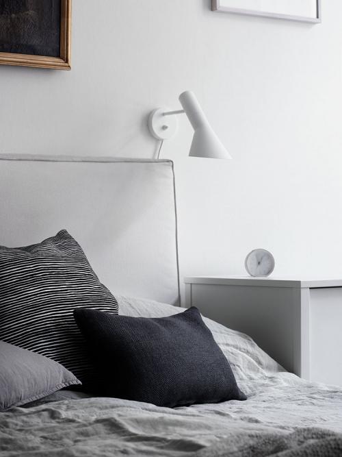 Черный, белый и фаянсовая печь: скандинавский минимализм по-шведски 06