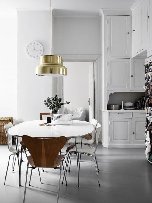 Черный, белый и фаянсовая печь: скандинавский минимализм по-шведски 04