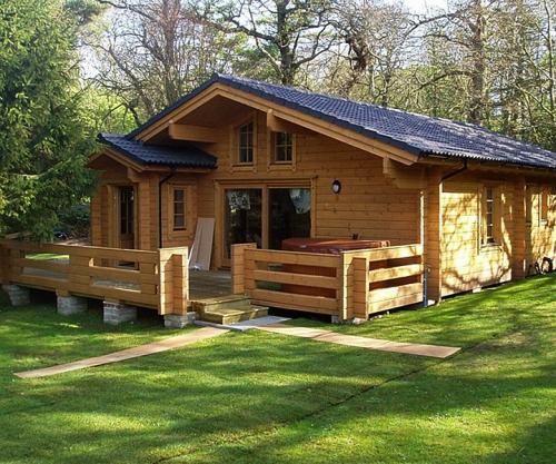 Красивые одноэтажные деревянные дома из бруса. Дом для сезонного или постоянного проживания