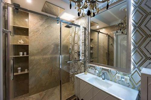 Зеркало от потолка до пола. Решение вопроса