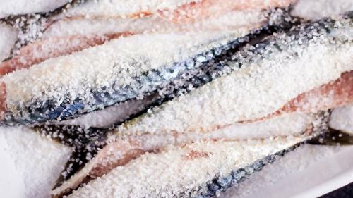 Как приготовить рассол для засолки рыбы. Солим скумбрию и другую рыбу. Пряный посол
