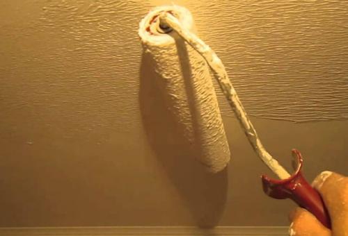 Какой краской покрасить потолок. Особенности водоэмульсионных красок 01