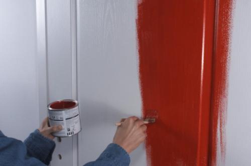 Покраска стен поверх старой краски. Как покрасить новой краской поверх старой без шелушения и пузырей