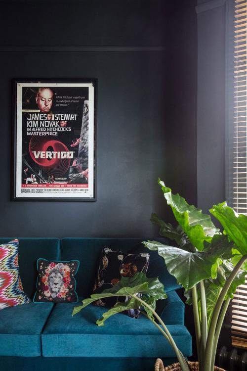 Черные стены и английский стиль — отличное сочетание! 02