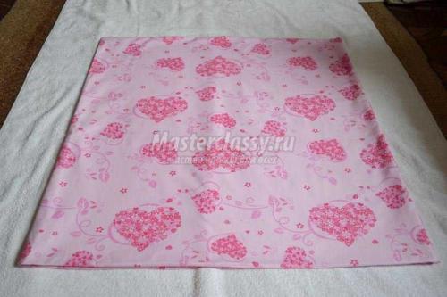 Наволочки на диванные подушки шьем. Как аккуратно вшить молнию – мастер-класс по наволочкам 11