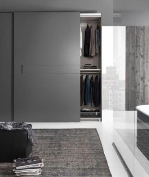 Шкаф купе на всю стену в спальню. Матовые фасады