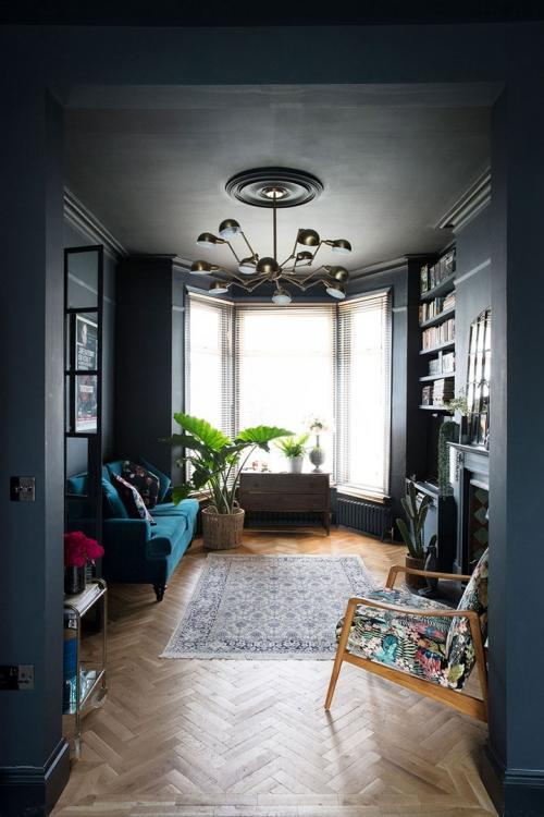 Черные стены и английский стиль — отличное сочетание! 01