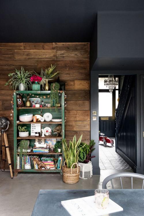 Черные стены и английский стиль — отличное сочетание! 05