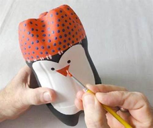 Кукла из ниток и бутылки. Забава для малышей