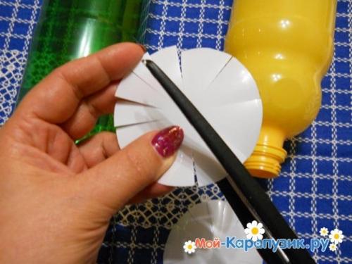 Ромашки из пластиковых бутылок пошаговая инструкция. Как сделать ромашку из пластиковых бутылок.