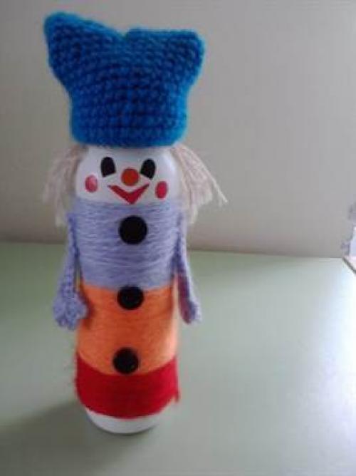 Кукла из ниток и бутылки. Забава для малышей