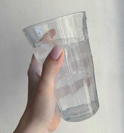 Нужно ли заставлять себя пить воду. Неожиданный совет: воду можно не пить. Совсем