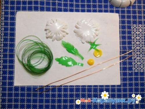 Ромашки из пластиковых бутылок пошаговая инструкция. Как сделать ромашку из пластиковых бутылок.