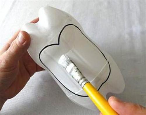 Кукла из ниток и бутылки. Забава для малышей