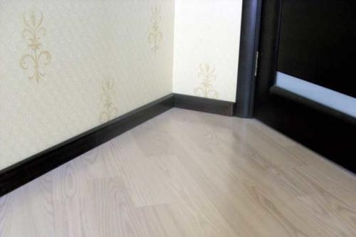 Как подобрать цвет межкомнатных дверей к интерьеру. С финишной отделкой пола