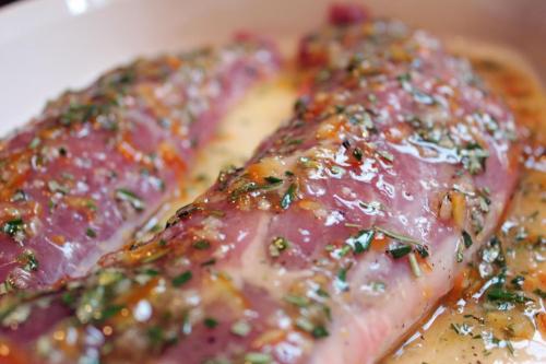 Как замариновать мясо для запекания в духовке.  Маринад с имбирём и йогуртом