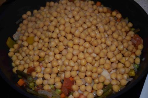 Нут с овощами