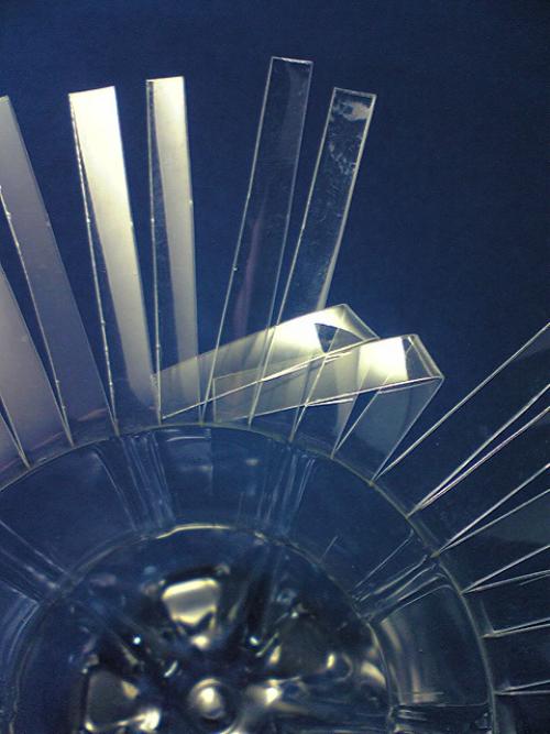 Ваза из бутылки пластиковой. Вазы из пластиковых бутылок 07