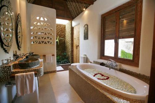 Ванная комната в стиле спа. Фото лучших интерьеров.