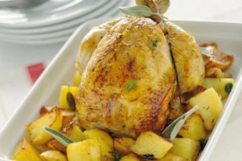 Курица с хрустящей корочкой в духовке с картошкой. Курица с картофелем в духовке