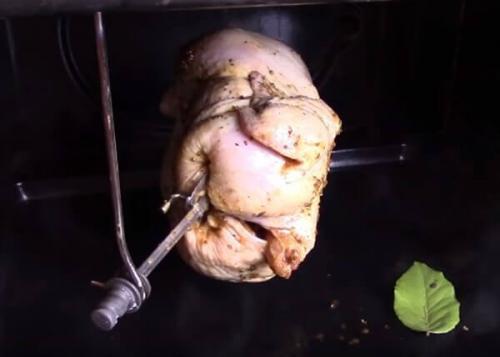 Чем смазать курицу для золотистой корочки. Готовим курицу гриль на вертеле с медом