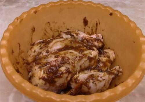 Чем смазать курицу для золотистой корочки. Готовим курицу гриль на вертеле с медом