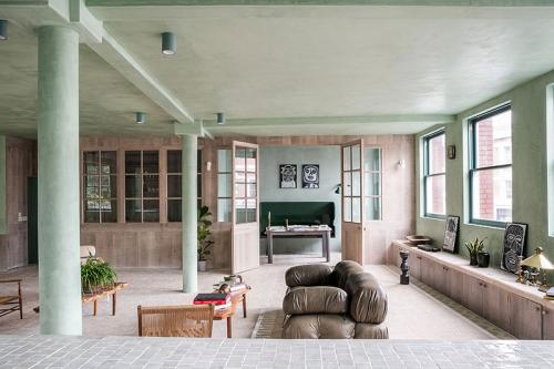 Лофт в очень необычной цветовой гамме 01