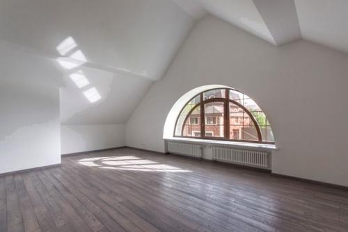 Как скрыть дефекты шпаклевки. Самый легкий способ исправить неровности на потолке после окрашивания