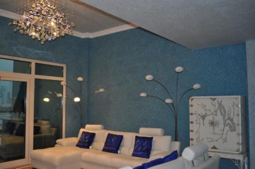 Дизайн зала в частном доме обои. Подобрать обои в зал: фото-примеры удачного оформления