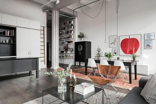 Лофт с высокими потолками и видом на озеро в здании бывшей фабрики в Стокгольме 02