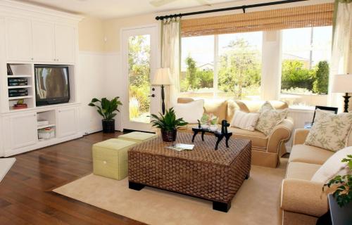 Красивый дизайн зала в частном доме. Выбор отделки