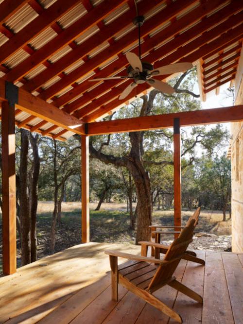 Навес во дворе из профнастила. Из чего сделать навес во дворе частного дома?