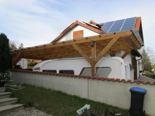 Навес во дворе из профнастила. Из чего сделать навес во дворе частного дома?