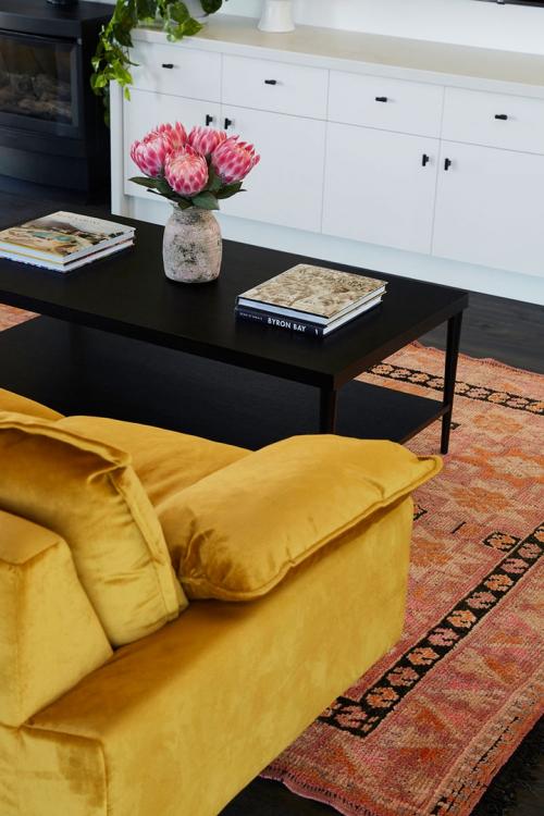 Современный дом в Австралии с необычной крышей и большой верандой 07