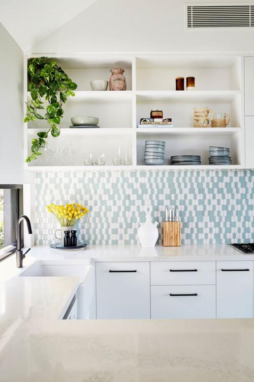 Современный дом в Австралии с необычной крышей и большой верандой 05